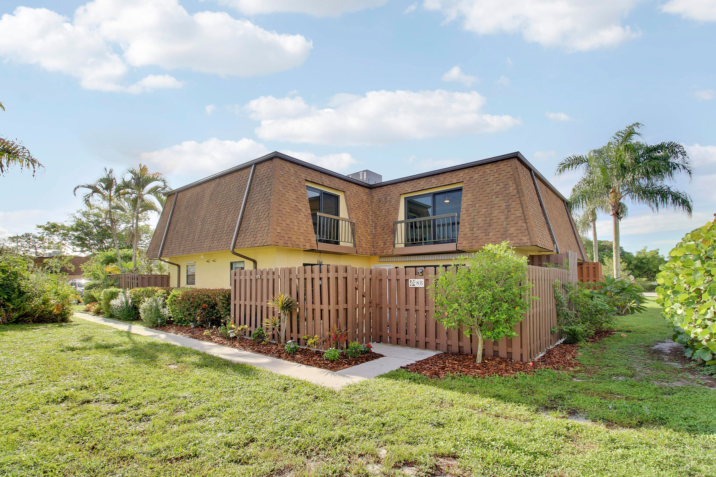 110 N DELAWARE Boulevard 8B