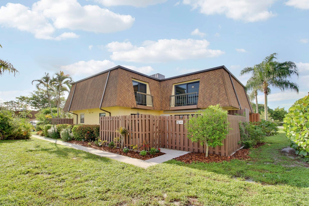 Photo of 110 N DELAWARE Boulevard #8B, Jupiter, FL 33458 (MLS # B26078328)