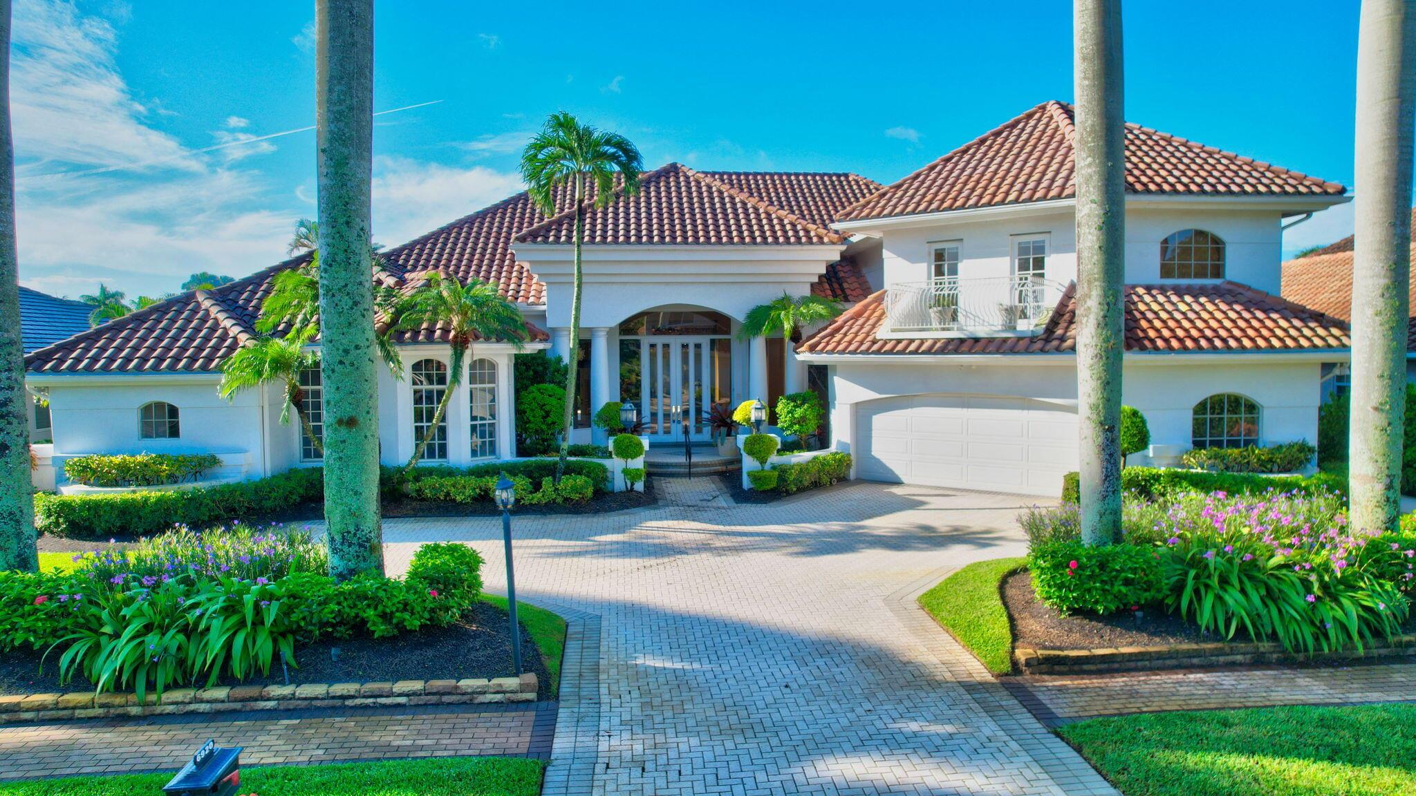 Lovely 5-bedroom + office home with southern exposure, located on a private cul-de-sac street in St. Andrews Country Club. The interior is open, light and bright, with volume ceilings and floor-to-ceiling windows. Spacious ground-level master suite has 2 master bathrooms and oversized walk-in closets. The backyard has quiet lake views, open and screened-in patio areas and a pool with spa.
