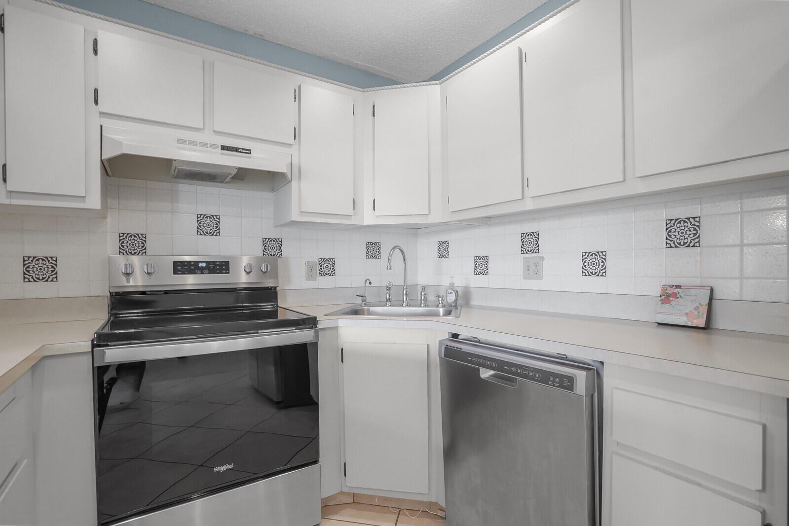 PINE RIDGE NORTH VILLAGE - Residential Lease