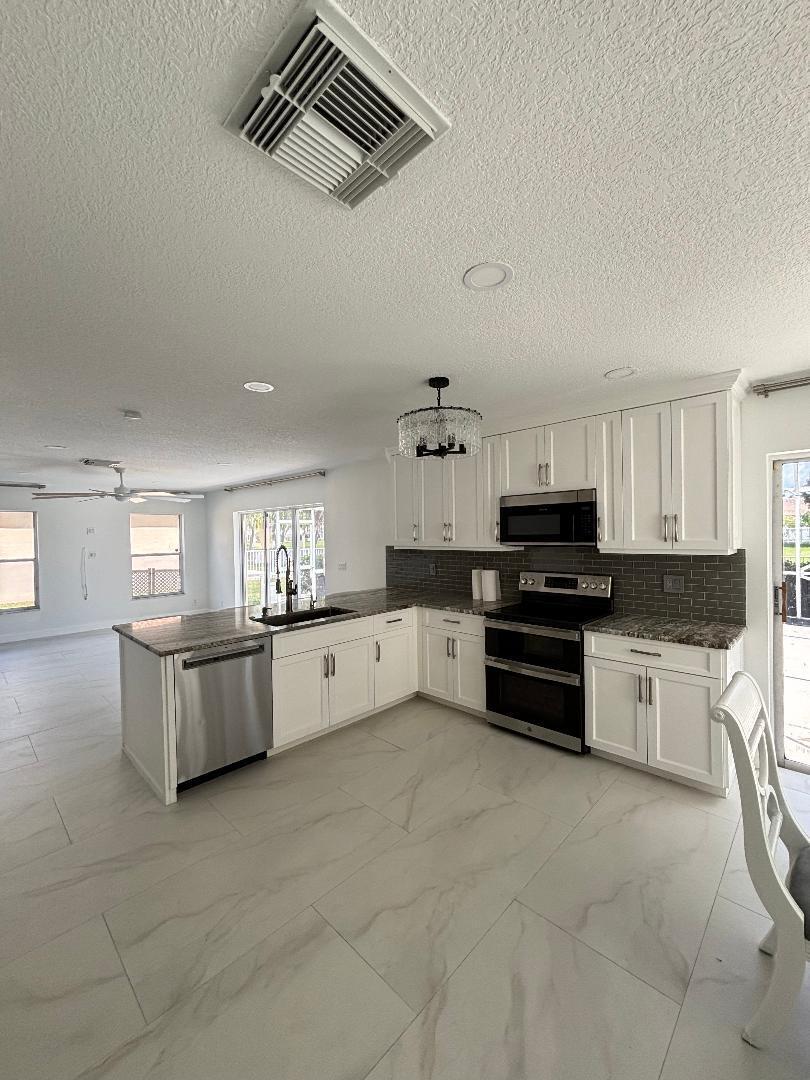 MELEAR - Residential Lease