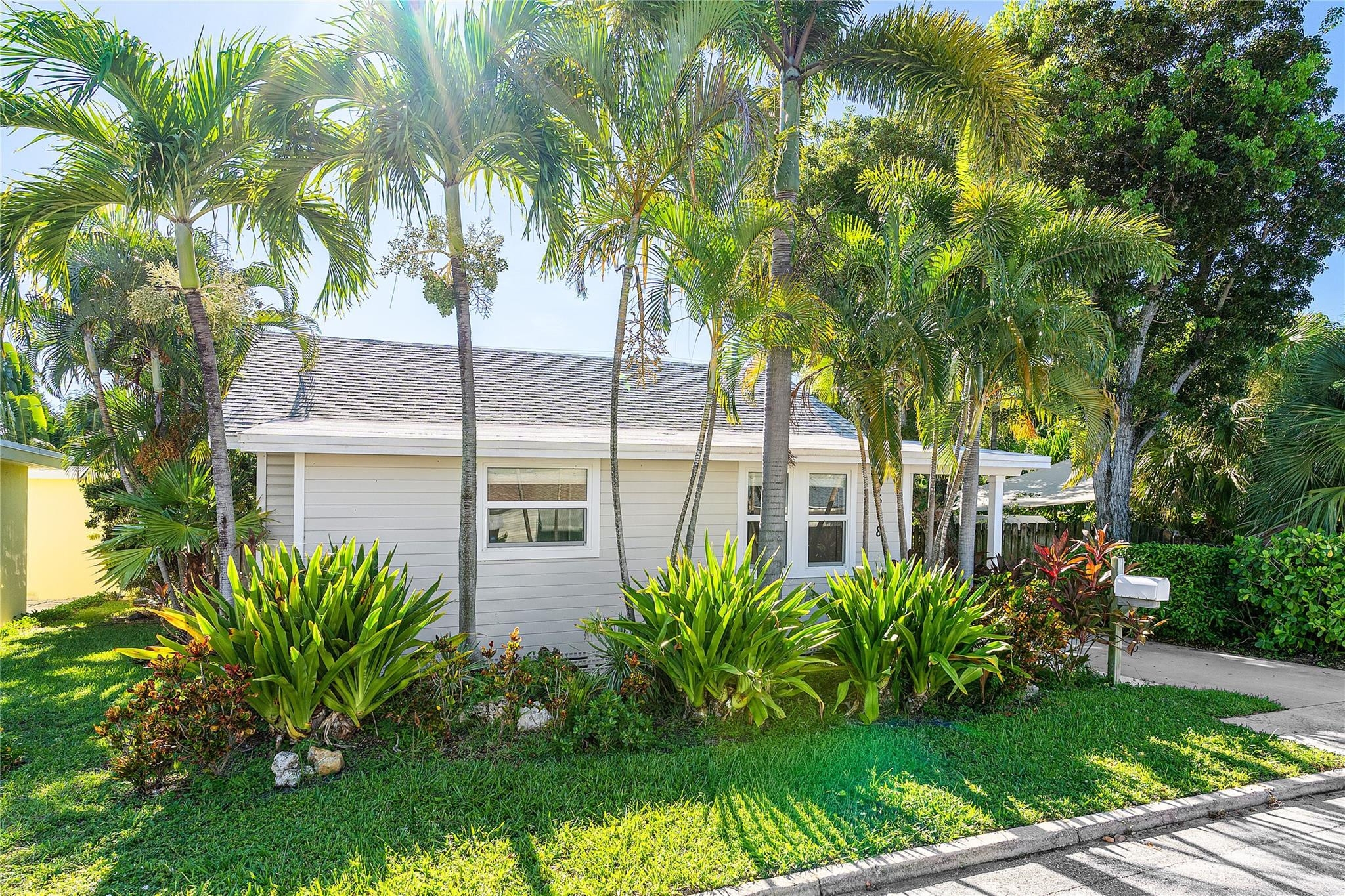 NORTH LAKE WORTH - Residential