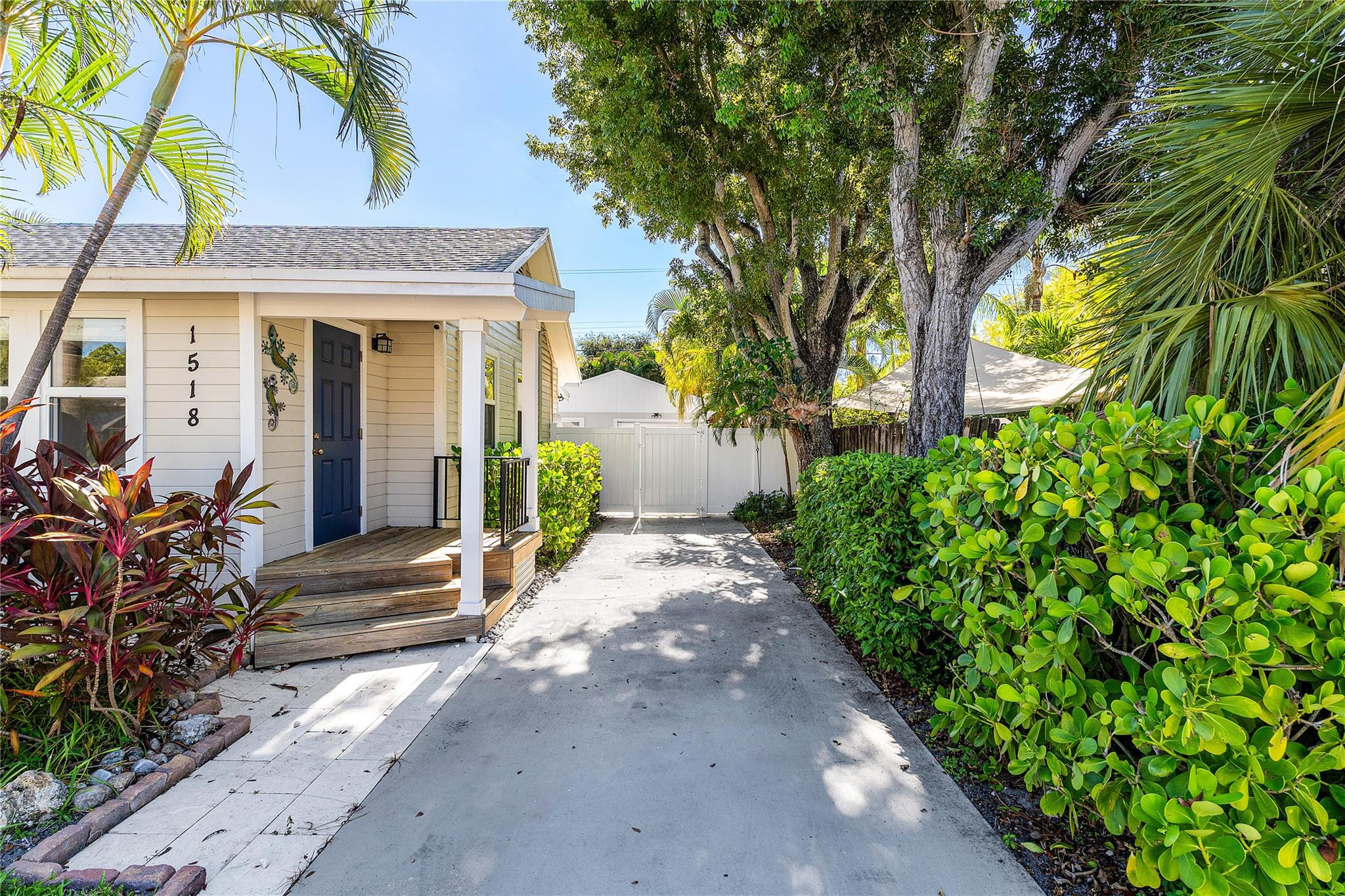 NORTH LAKE WORTH - Residential