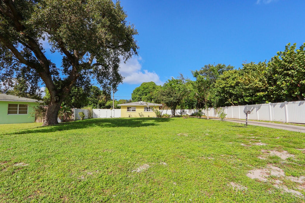 Photo of 147 Foresteria Drive, Lake Park, FL 33403 (MLS # B26093376)