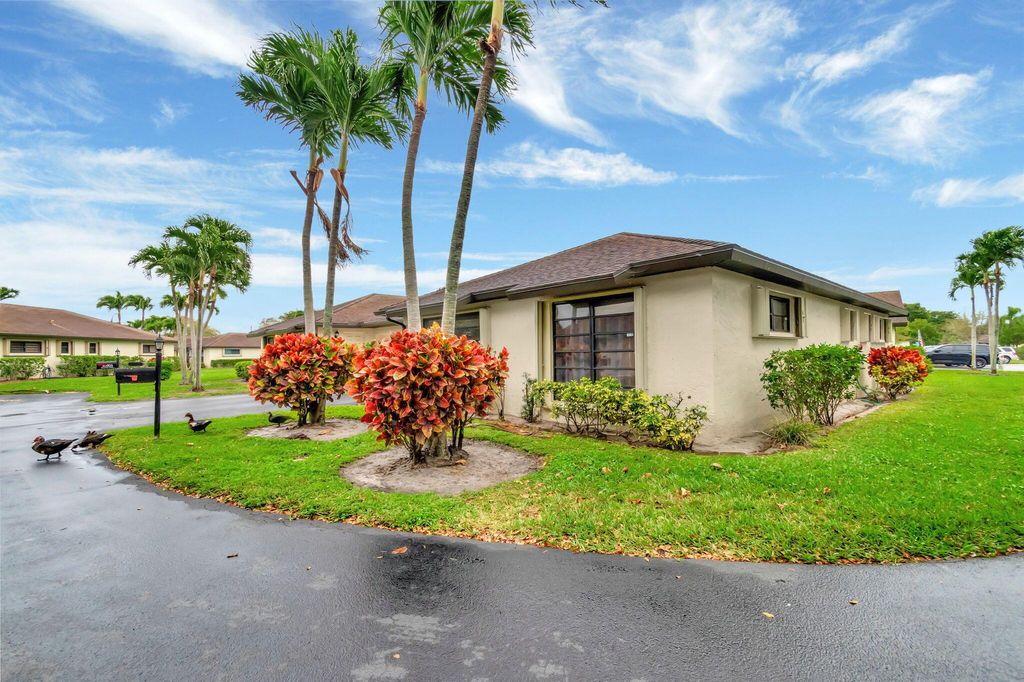 Photo of 4660 Greentree Place #105 B, Boynton Beach, FL 33436 (MLS # R11065779)