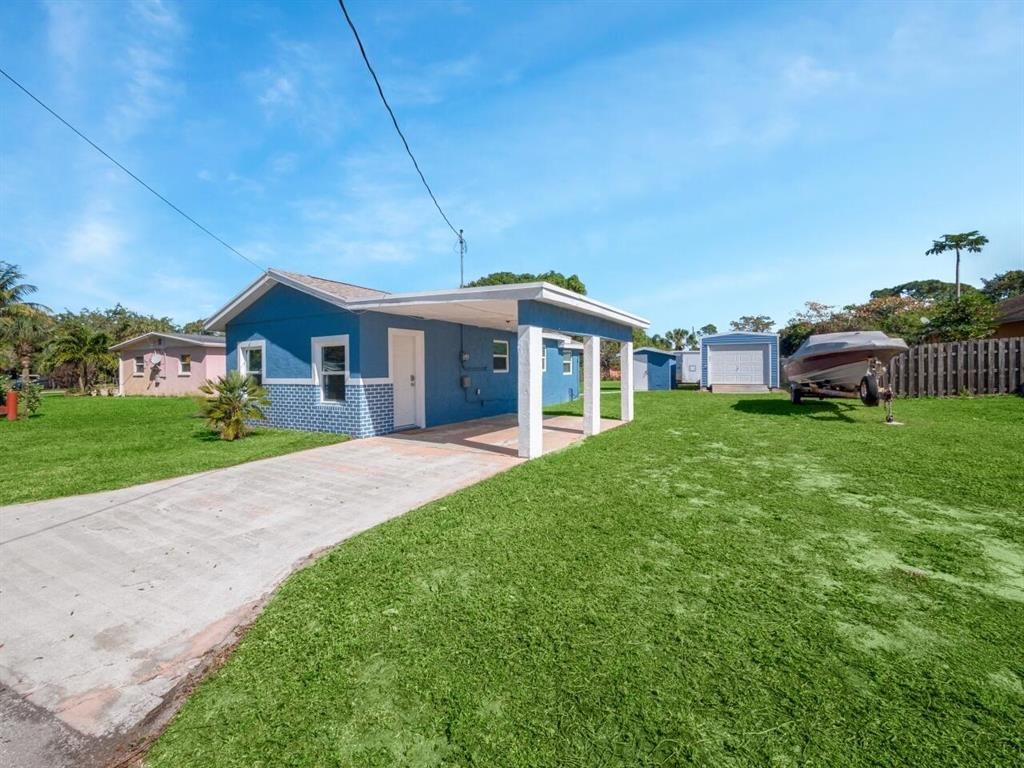 Photo of 5595 SE 46th Avenue, Stuart, FL 34997 (MLS # R10771639)