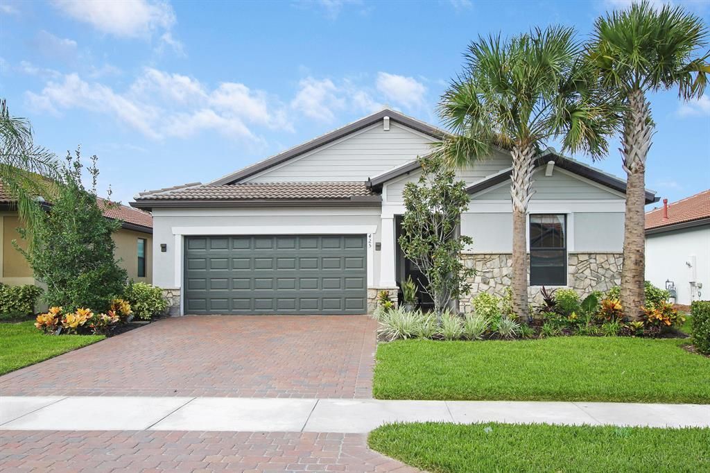 Photo of 425 SE Bancroft Court Ct, Port St Lucie, FL 34984 (MLS # R10756728)