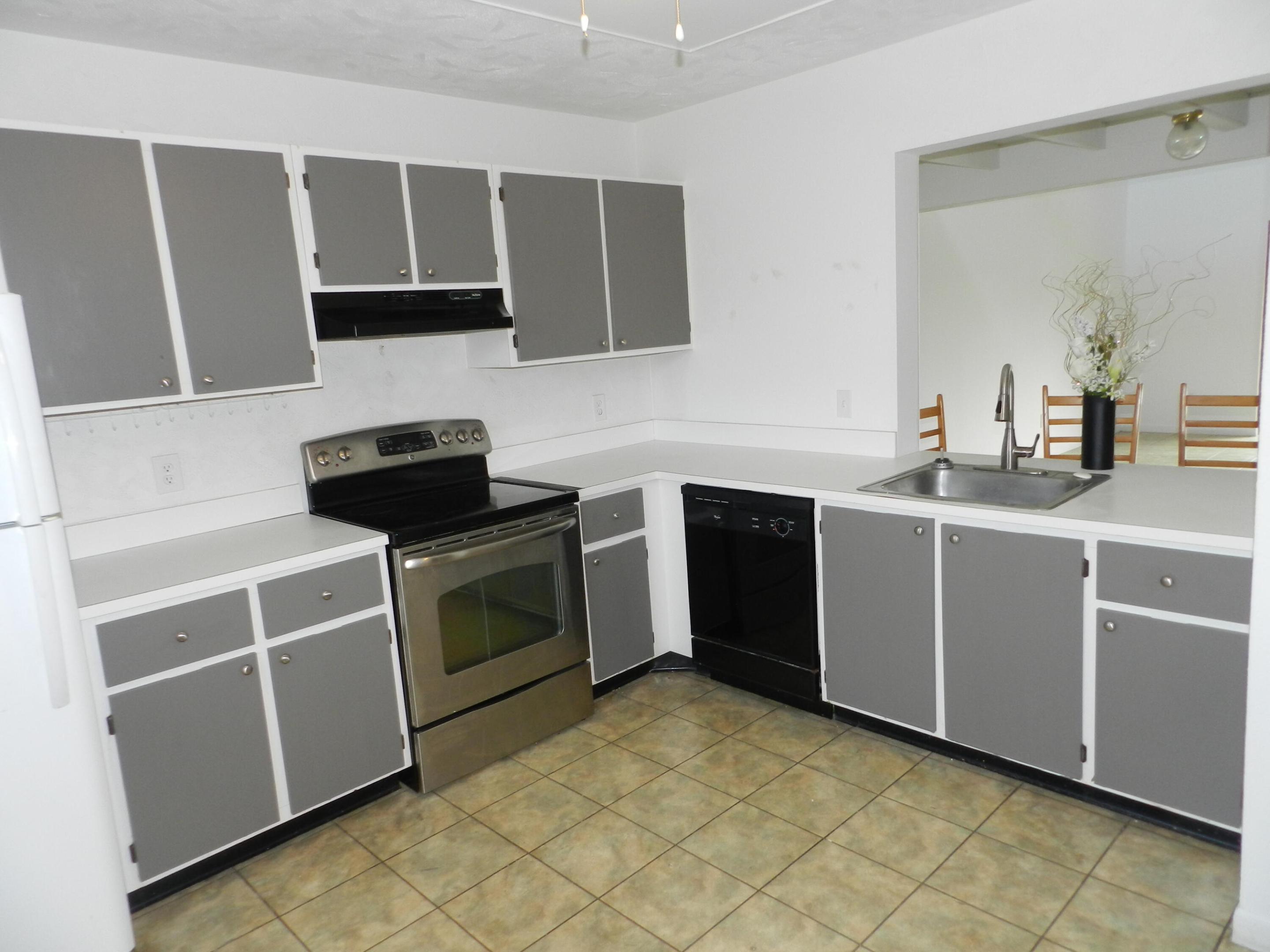 1110 E Lakeview Dr Drive E