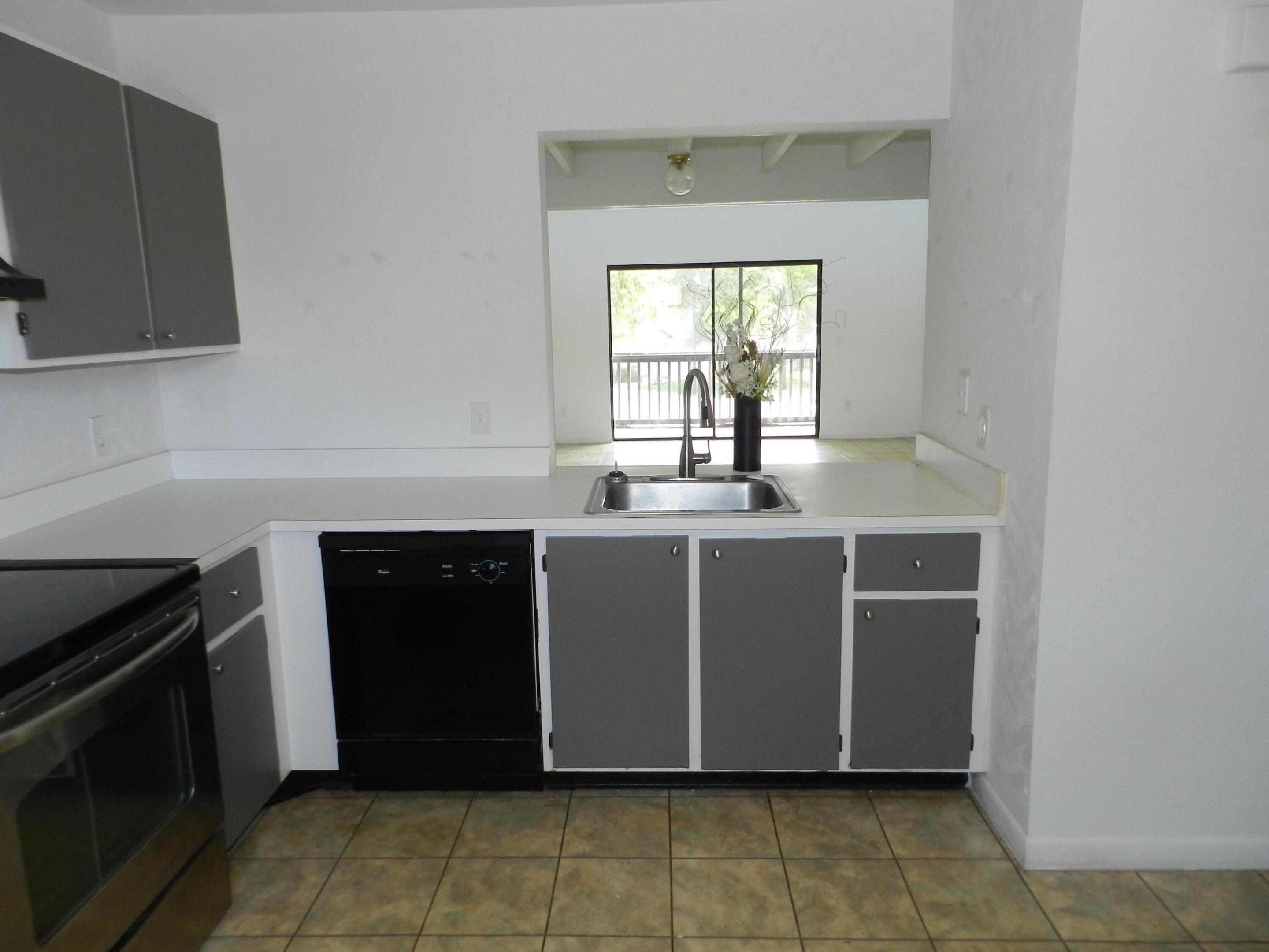 1110 E Lakeview Dr Drive E