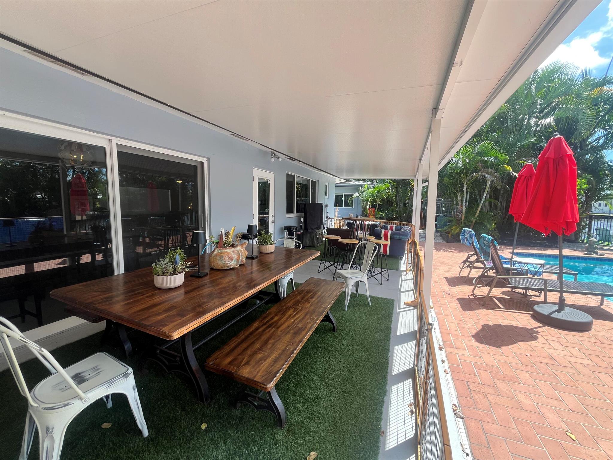 CORAL GARDENS - Residential Lease