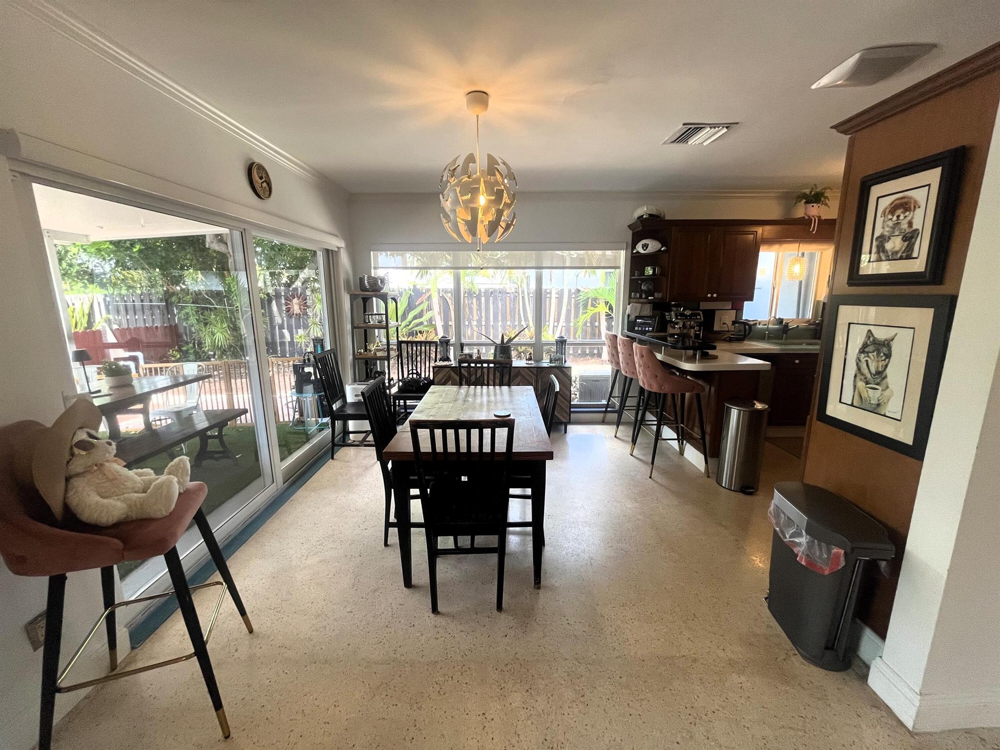 CORAL GARDENS - Residential Lease