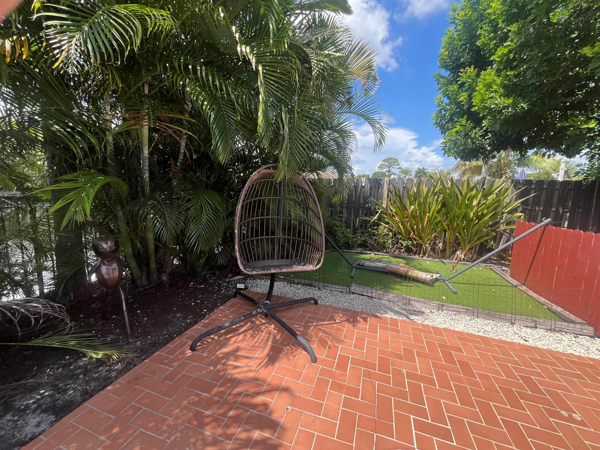 CORAL GARDENS - Residential Lease