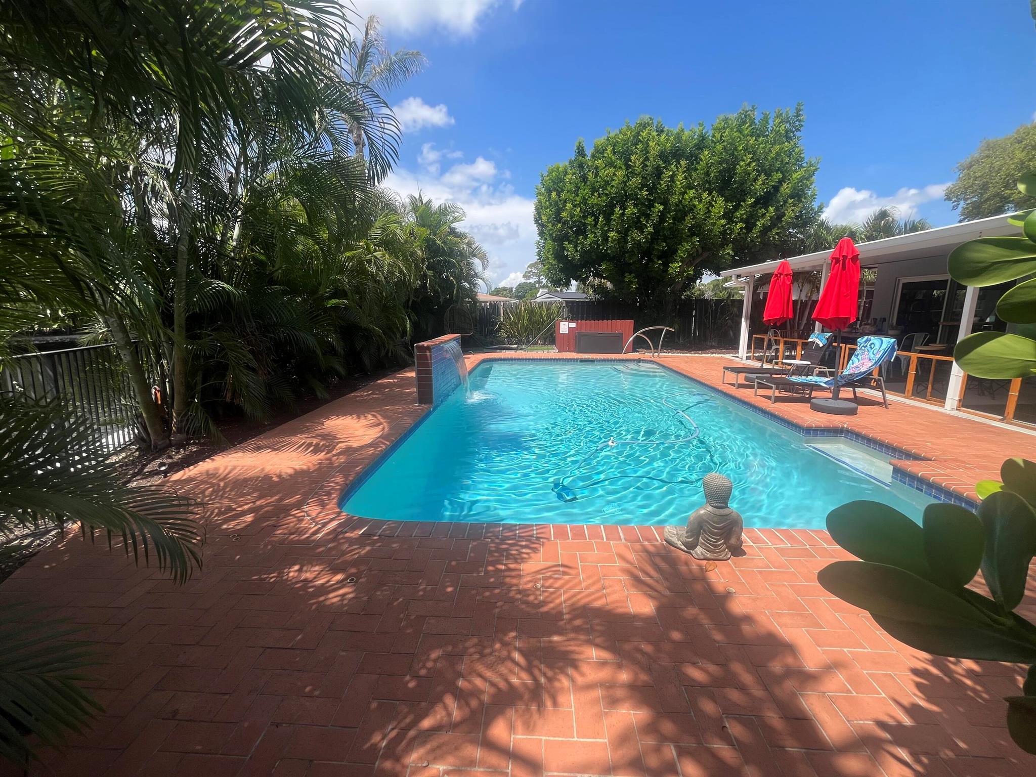 CORAL GARDENS - Residential Lease