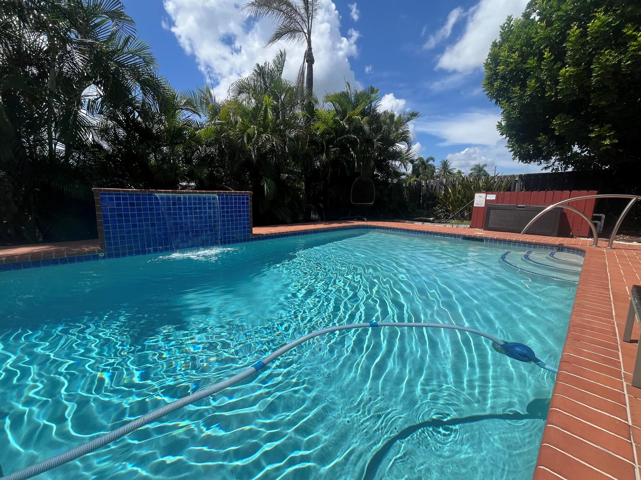 CORAL GARDENS - Residential Lease
