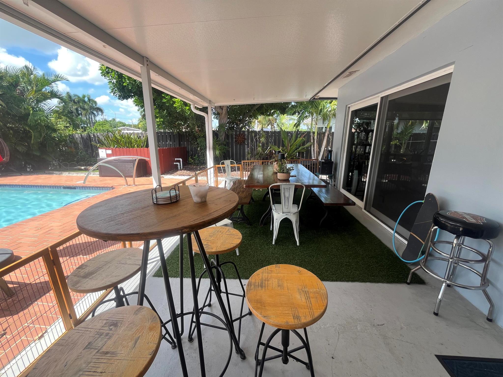 CORAL GARDENS - Residential Lease
