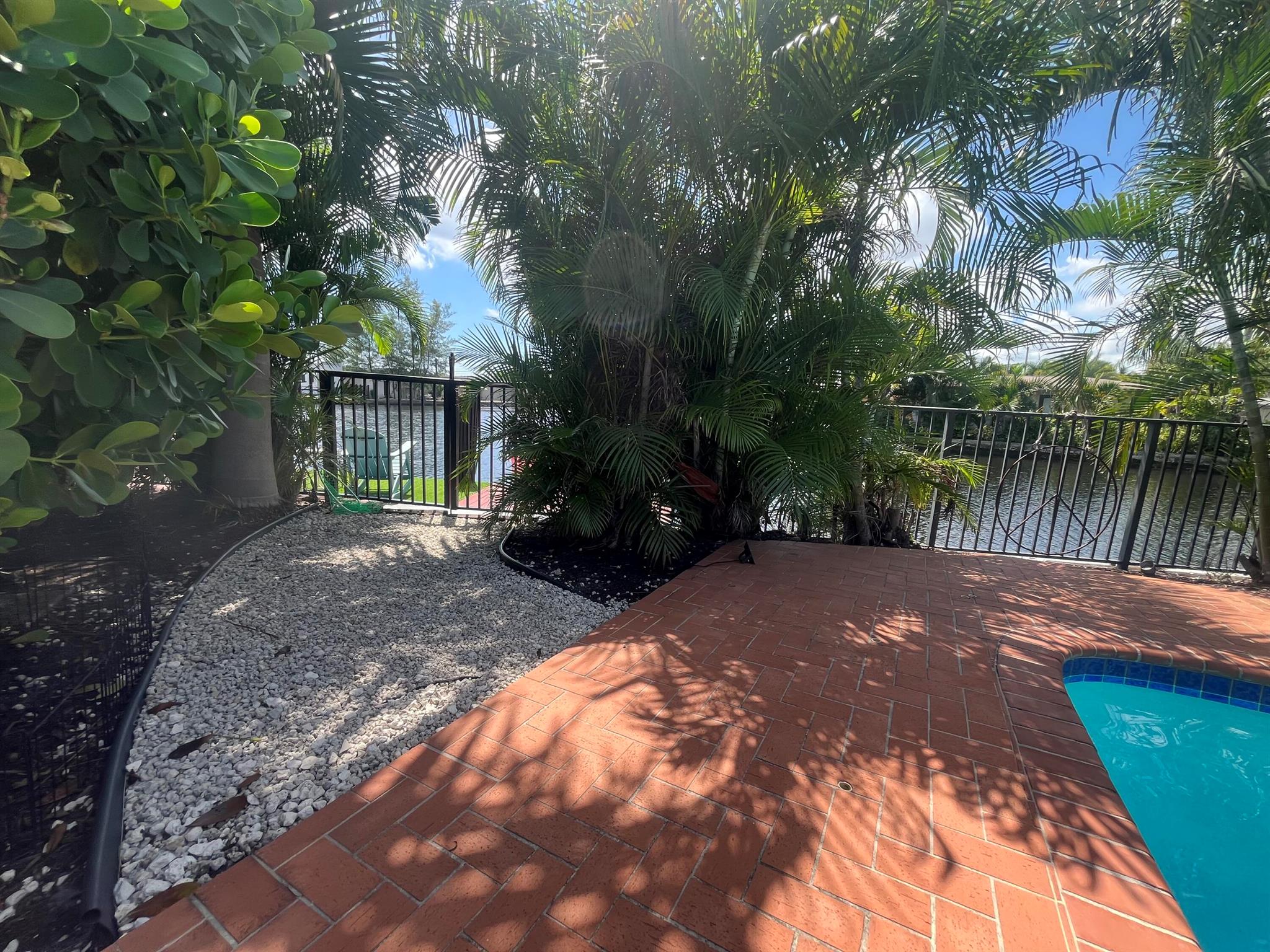 CORAL GARDENS - Residential Lease