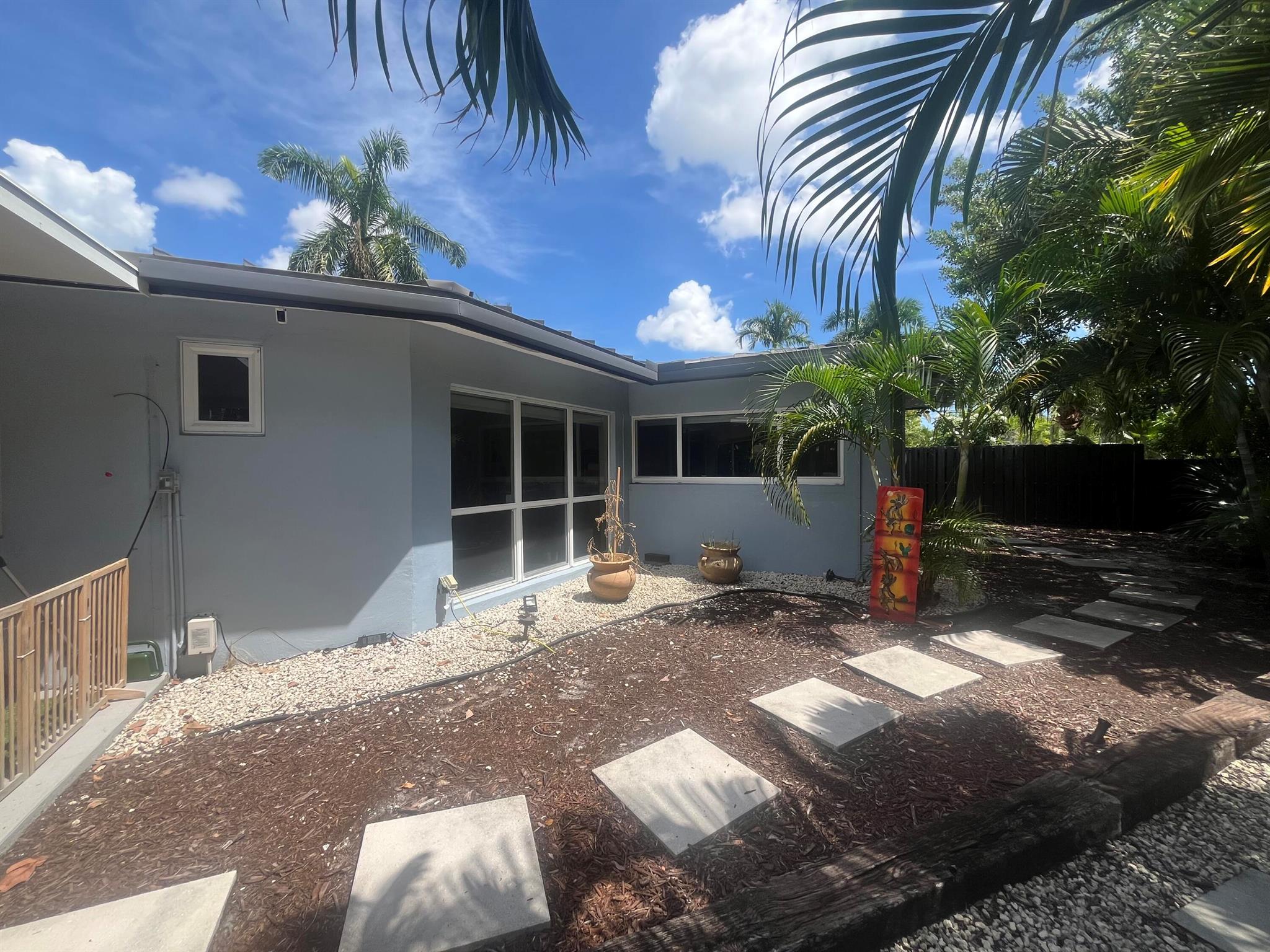 CORAL GARDENS - Residential Lease