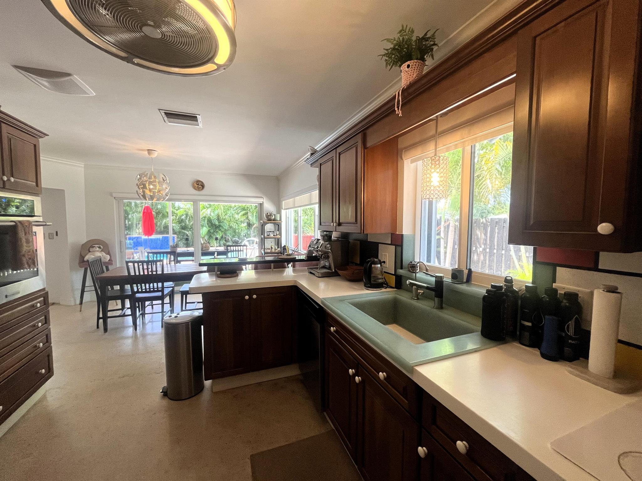 CORAL GARDENS - Residential Lease