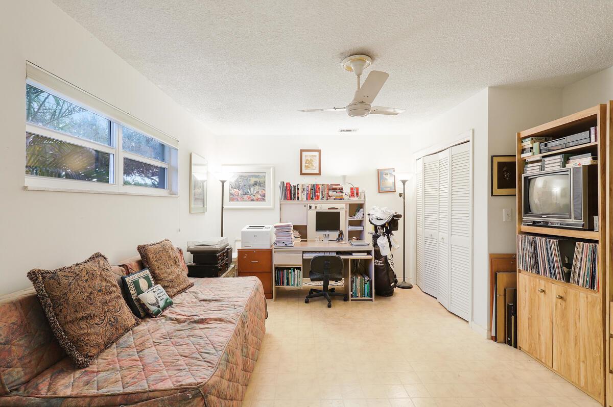 TEQUESTA COUNTRY CLUB - Residential