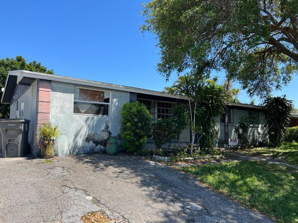 Photo of 3599 Catalina Road, Palm Beach Gardens, FL 33410 (MLS # R10794813)