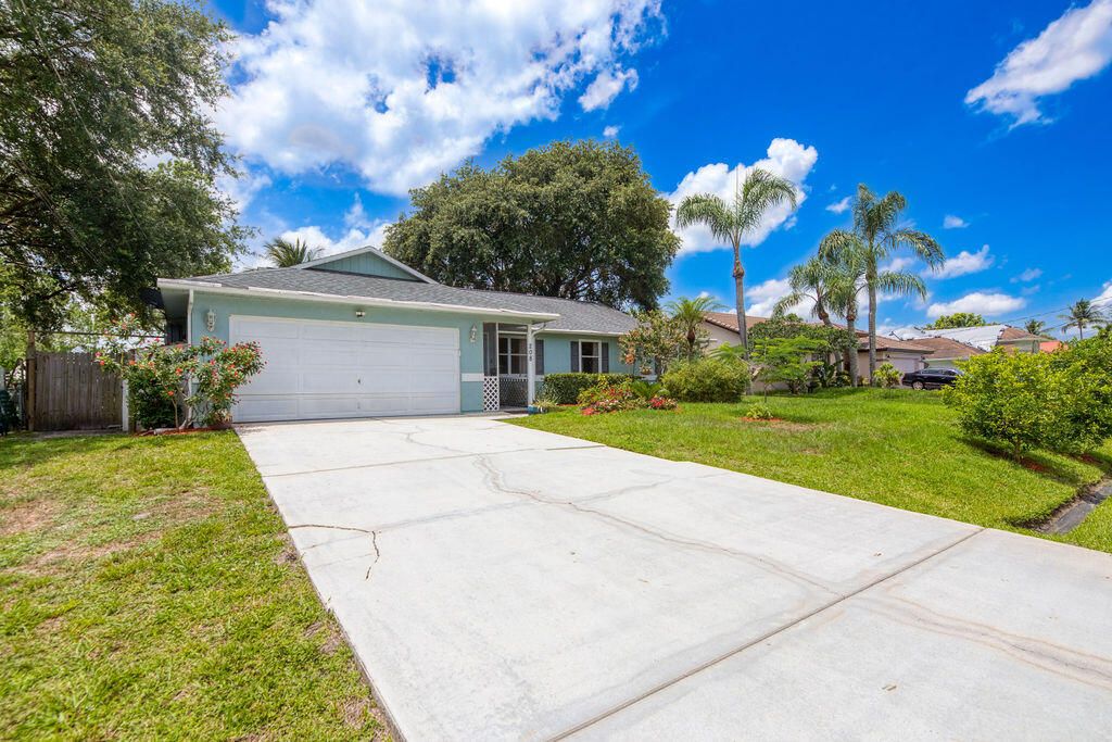 Photo of 208 SE Sims Circle, Port Saint Lucie, FL 34984 (MLS # R11098857)