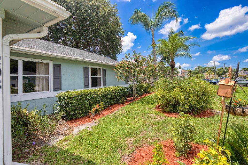 208 SE Sims Circle