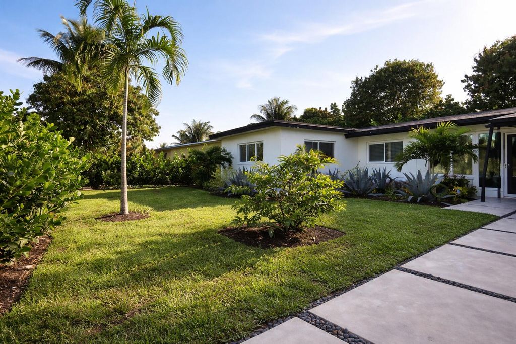 Photo of 1820 SW 36th Avenue, Fort Lauderdale, FL 33312 (MLS # B26020282)