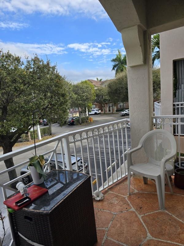 Fantastic 2-story townhouse/condo centrally located on Flagler Street & the Palmetto Expressway. A 2nd-floor unit with the living/dining room, roomy kitchen, and 1/2 bath on the 1st floor. 3 bedrooms/2 bathrooms upstairs. Great family oriented!