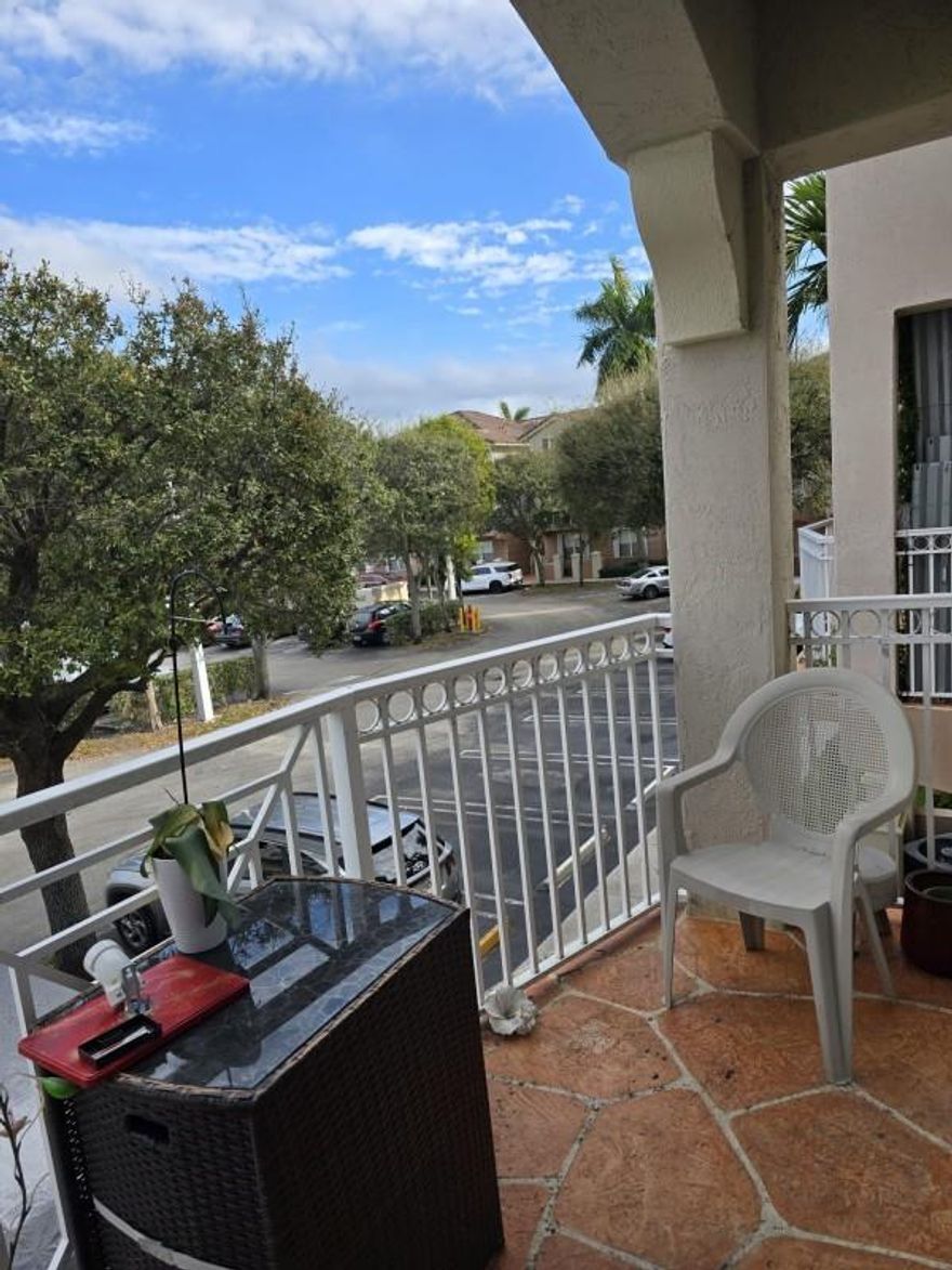 Fantastic 2-story townhouse/condo centrally located on Flagler Street & the Palmetto Expressway. A 2nd-floor unit with the living/dining room, roomy kitchen, and 1/2 bath on the 1st floor. 3 bedrooms/2 bathrooms upstairs. Great family oriented!