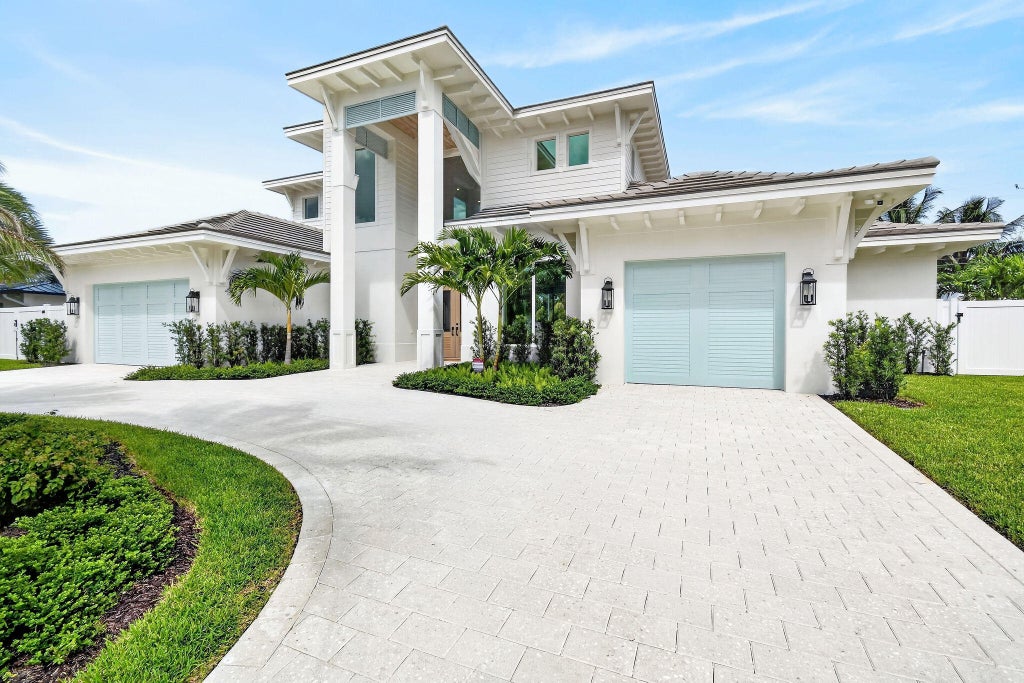 Photo of 192 RIVER Drive, Tequesta, FL 33469 (MLS # B26075371)