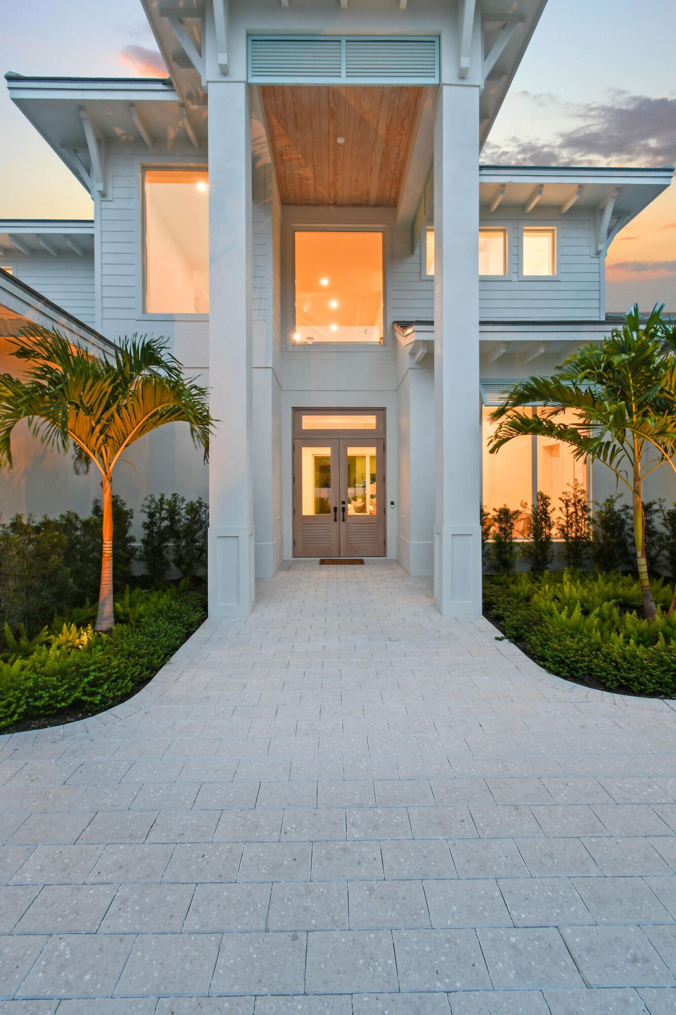 192 RIVER Drive
