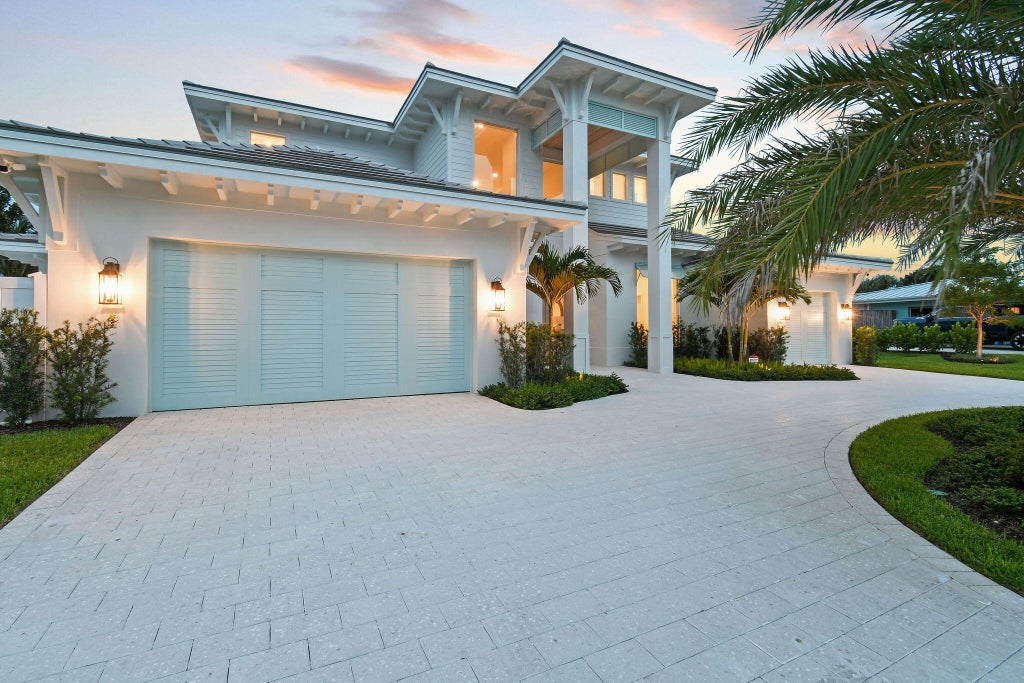 Photo of 192 RIVER Drive, Tequesta, FL 33469 (MLS # B26075371)
