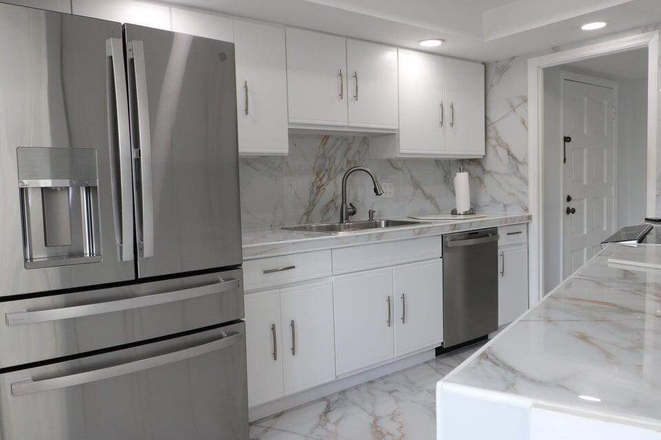 11811 Avenue Of The Pga 3-2f, Palm Beach Gardens, FL, 33418/$320,000 2 11811 Avenue Of The Pga 3-2f