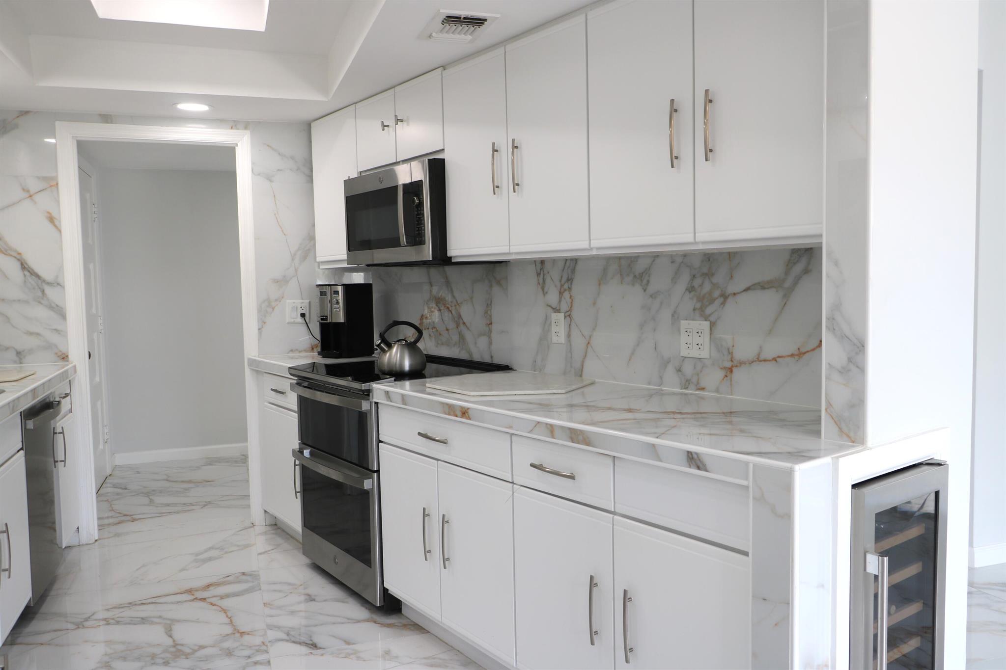 11811 Avenue Of The Pga 3-2f, Palm Beach Gardens, FL, 33418/$320,000 3 11811 Avenue Of The Pga 3-2f