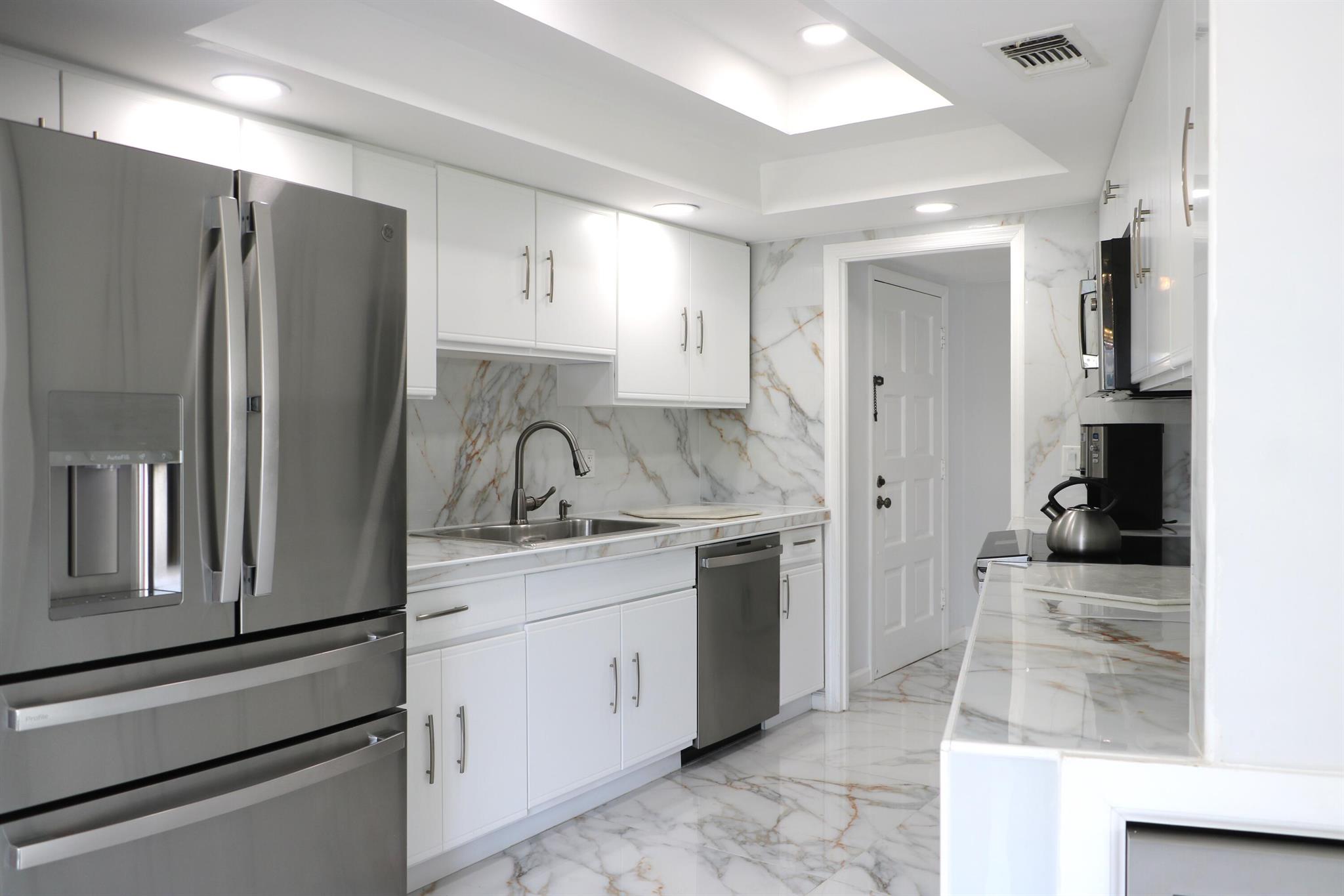 11811 Avenue Of The Pga 3-2f, Palm Beach Gardens, FL, 33418/$320,000 1 11811 Avenue Of The Pga 3-2f