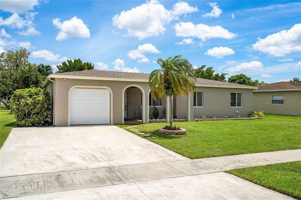 Photo of 10884 Gantry Street, Boca Raton, FL 33428 (MLS # B26040016)