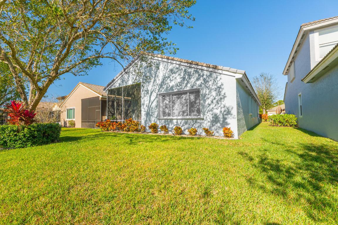 JENSEN BEACH COUNTRY CLUB - Residential