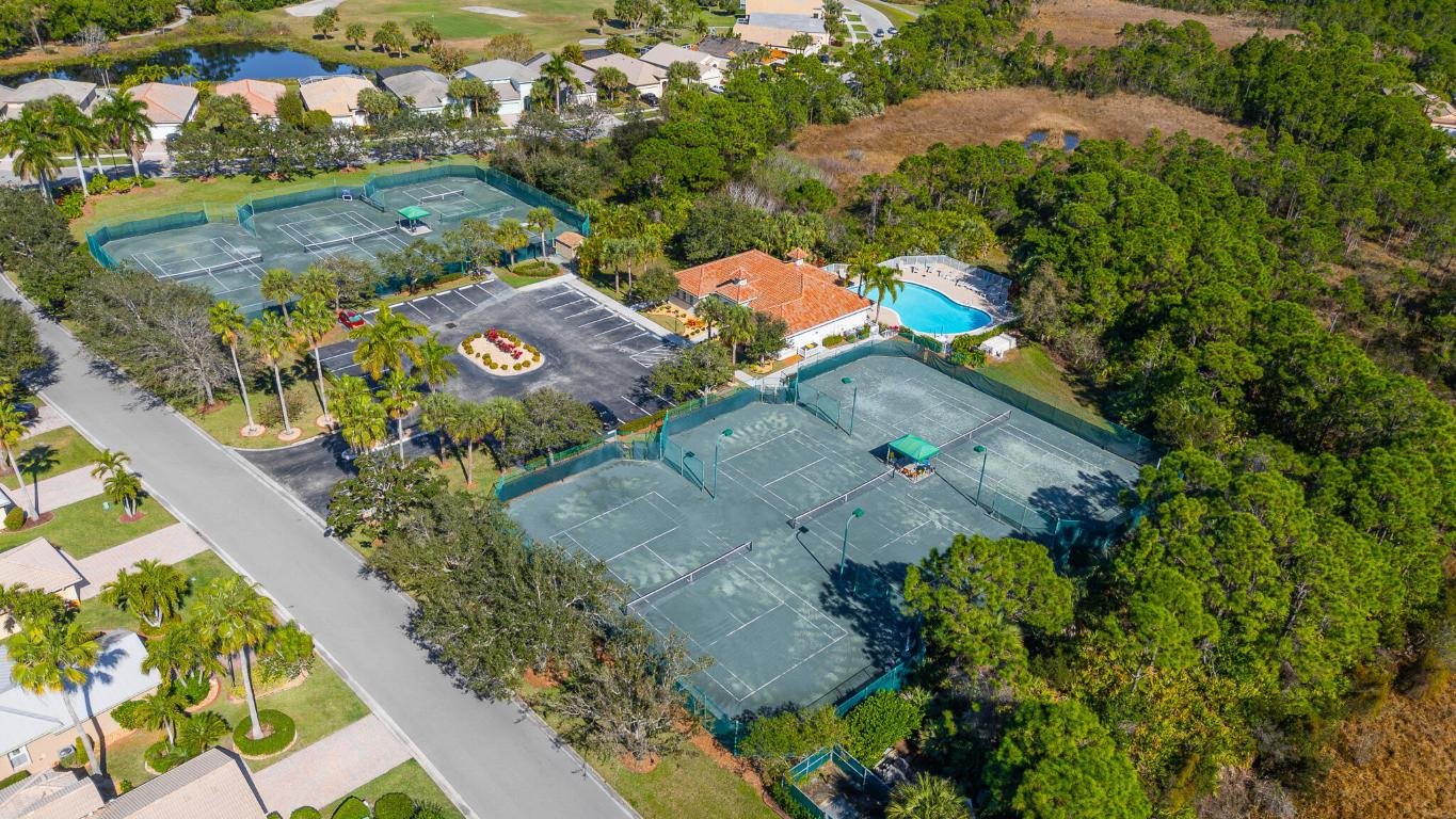 JENSEN BEACH COUNTRY CLUB - Residential