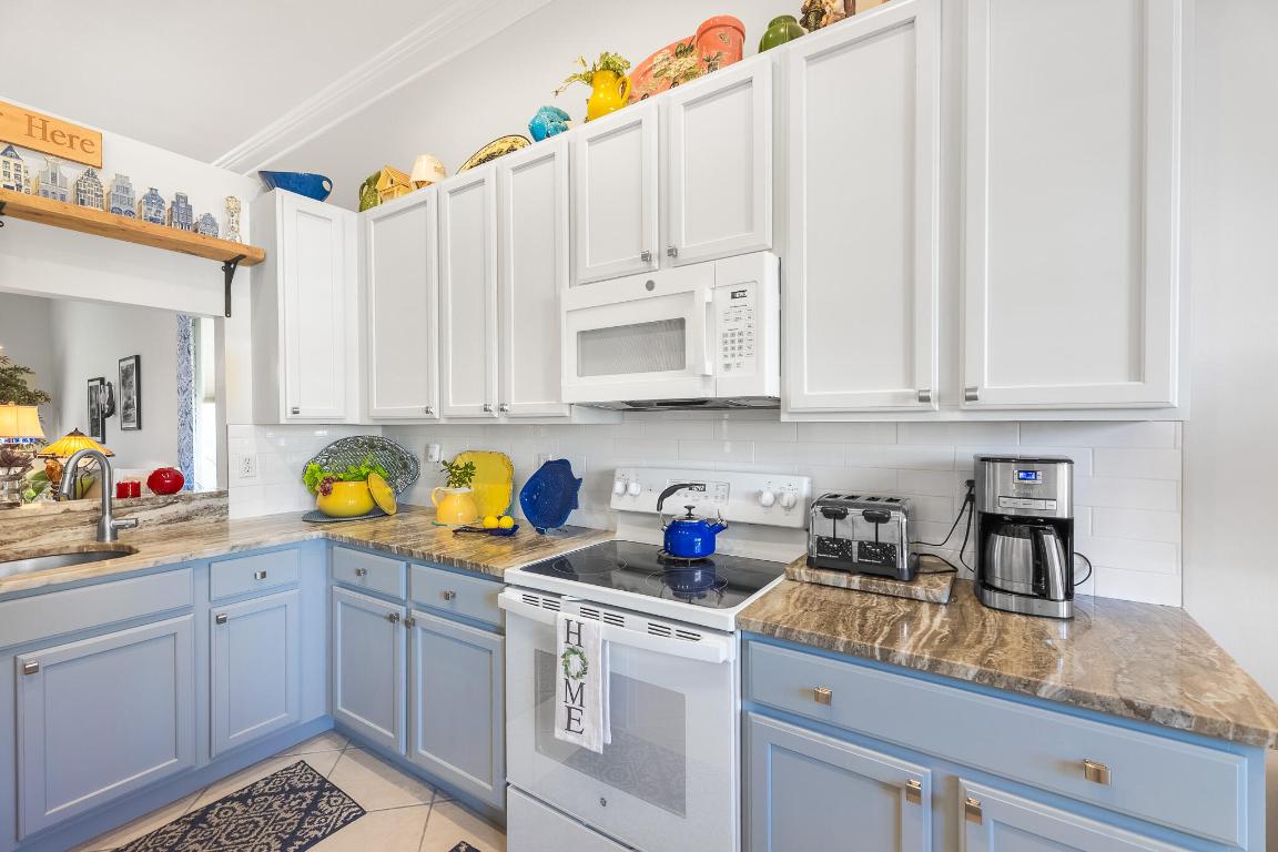 JENSEN BEACH COUNTRY CLUB - Residential