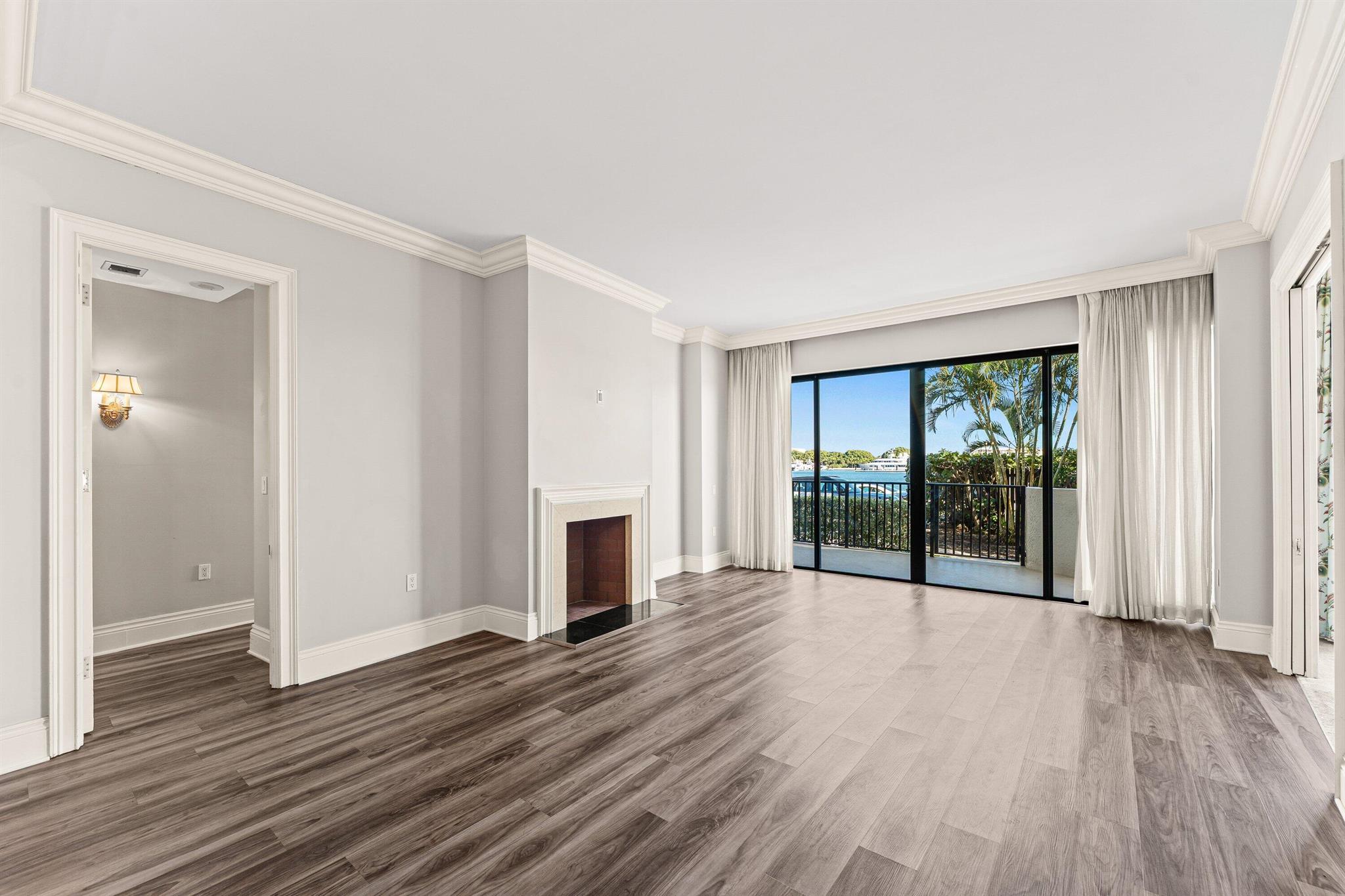 TRIANON CONDO - Residential