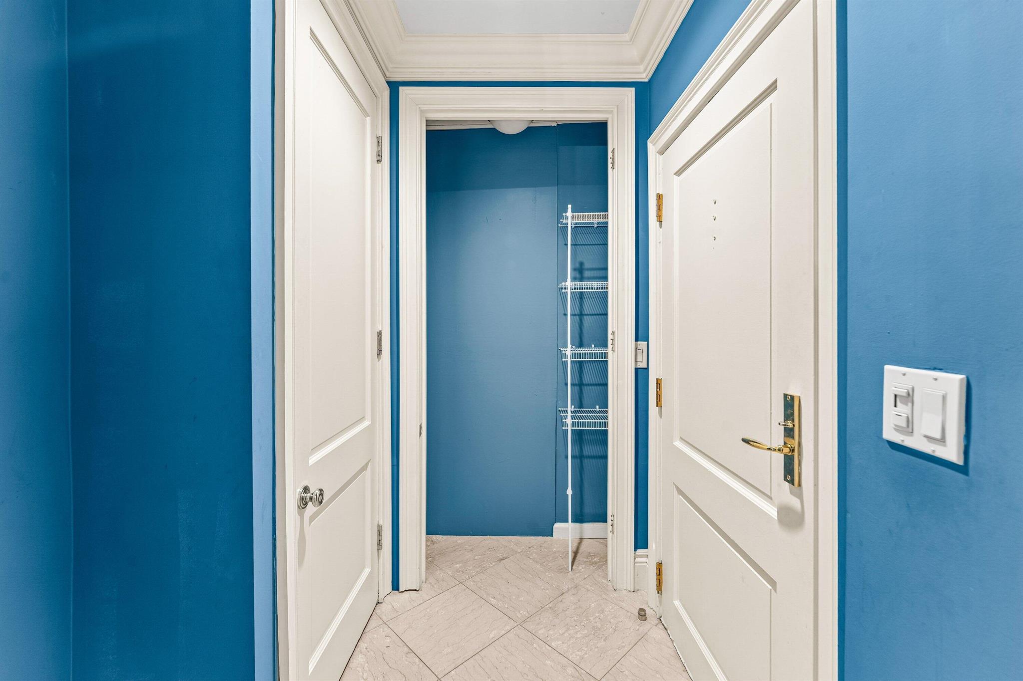 TRIANON CONDO - Residential