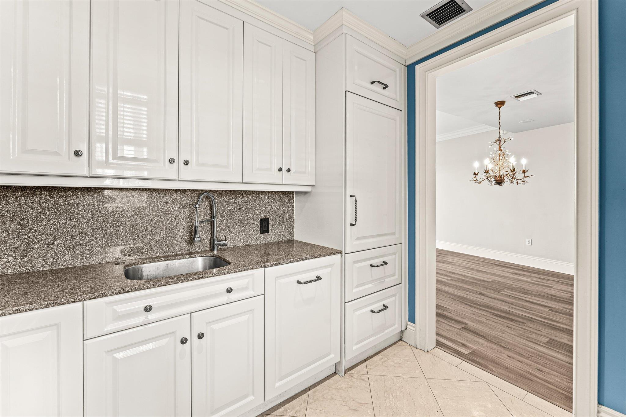 TRIANON CONDO - Residential