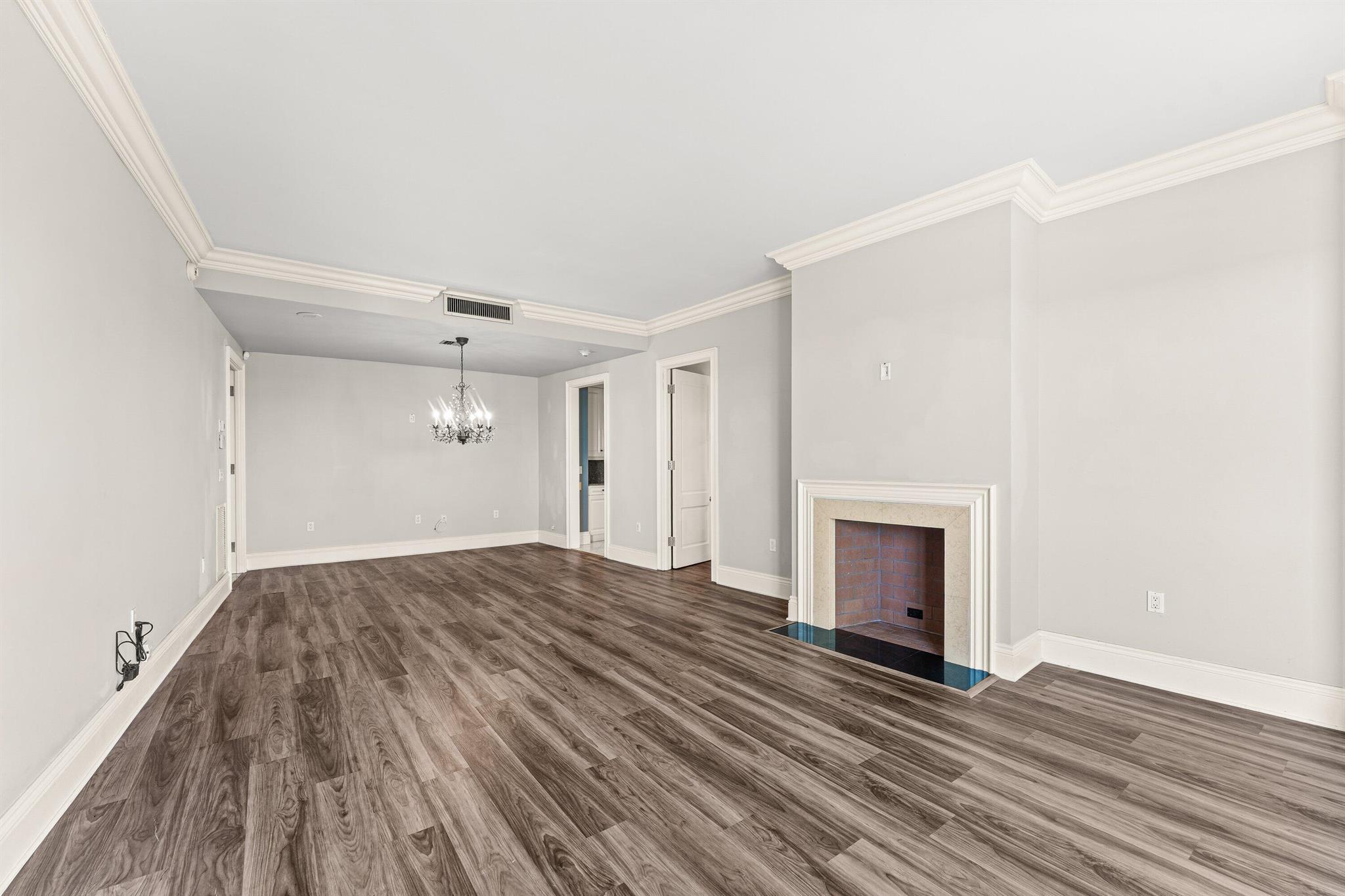 TRIANON CONDO - Residential