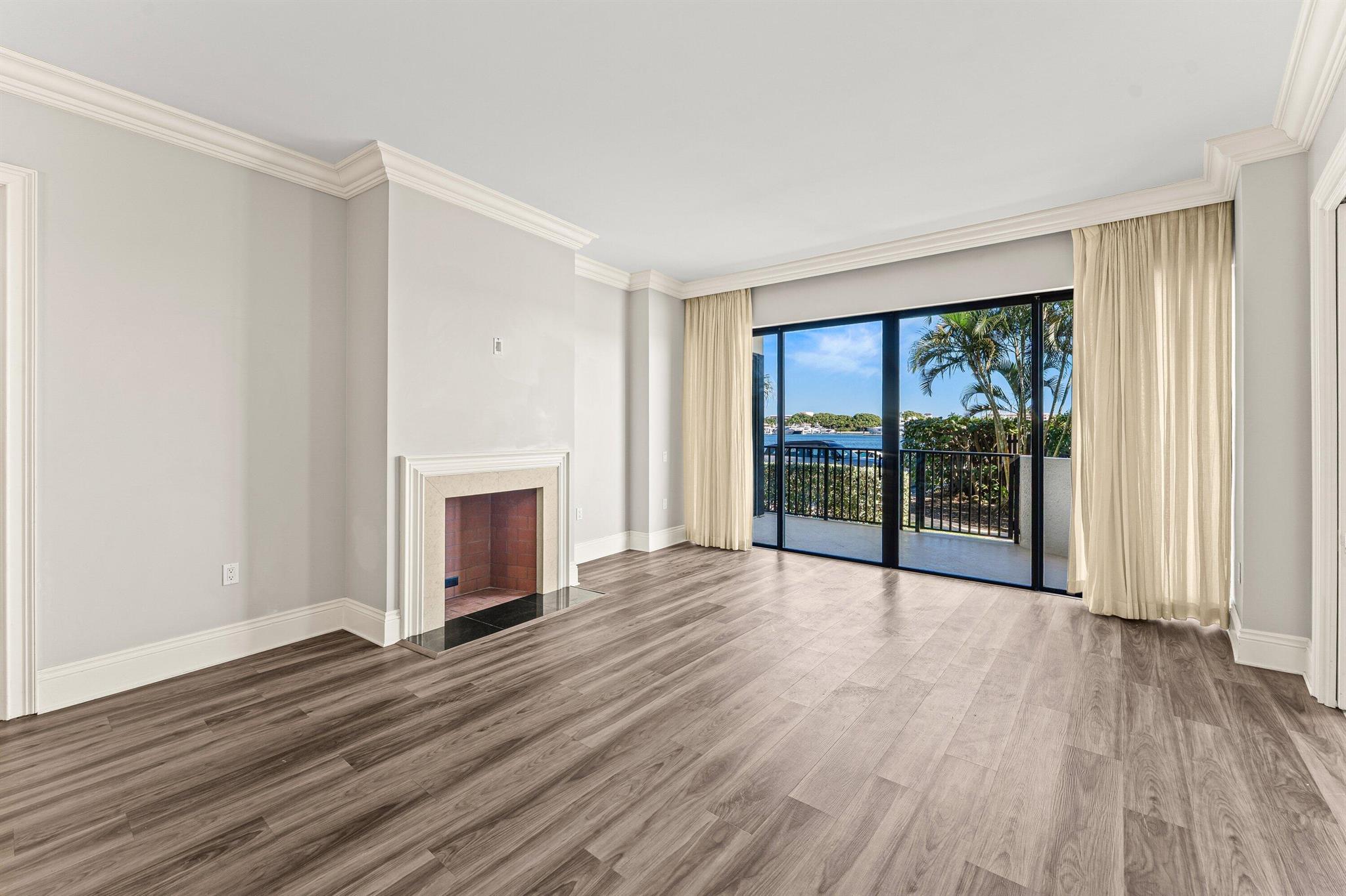 TRIANON CONDO - Residential