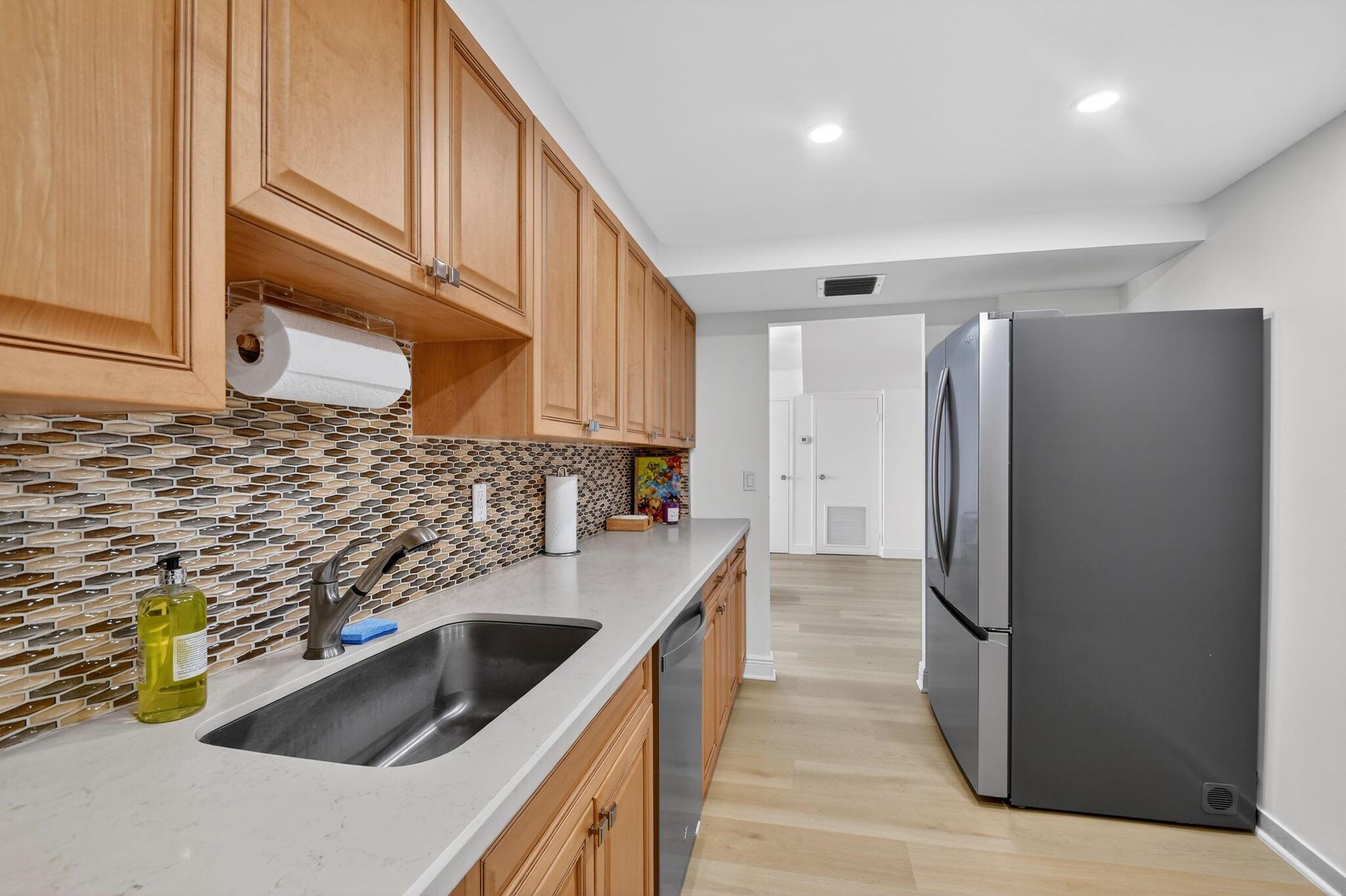 BARCLAY CONDO - Residential Lease