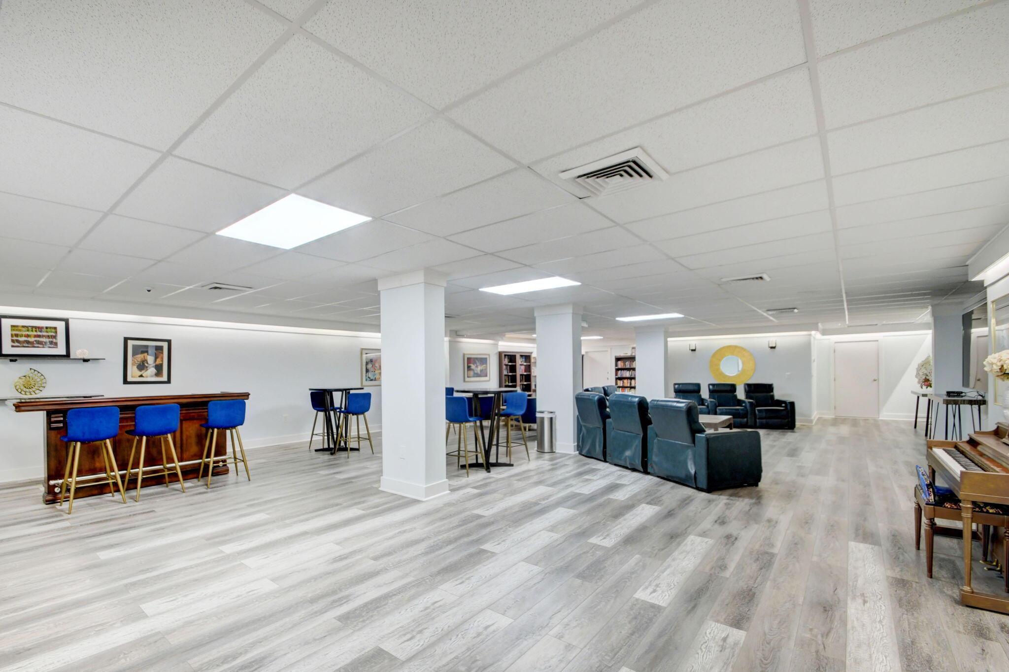 BARCLAY CONDO - Residential Lease