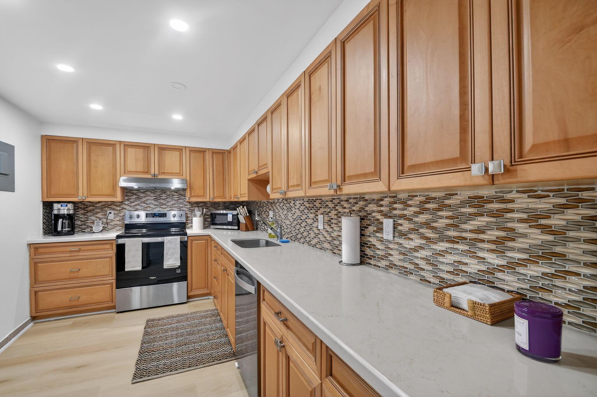 BARCLAY CONDO - Residential Lease