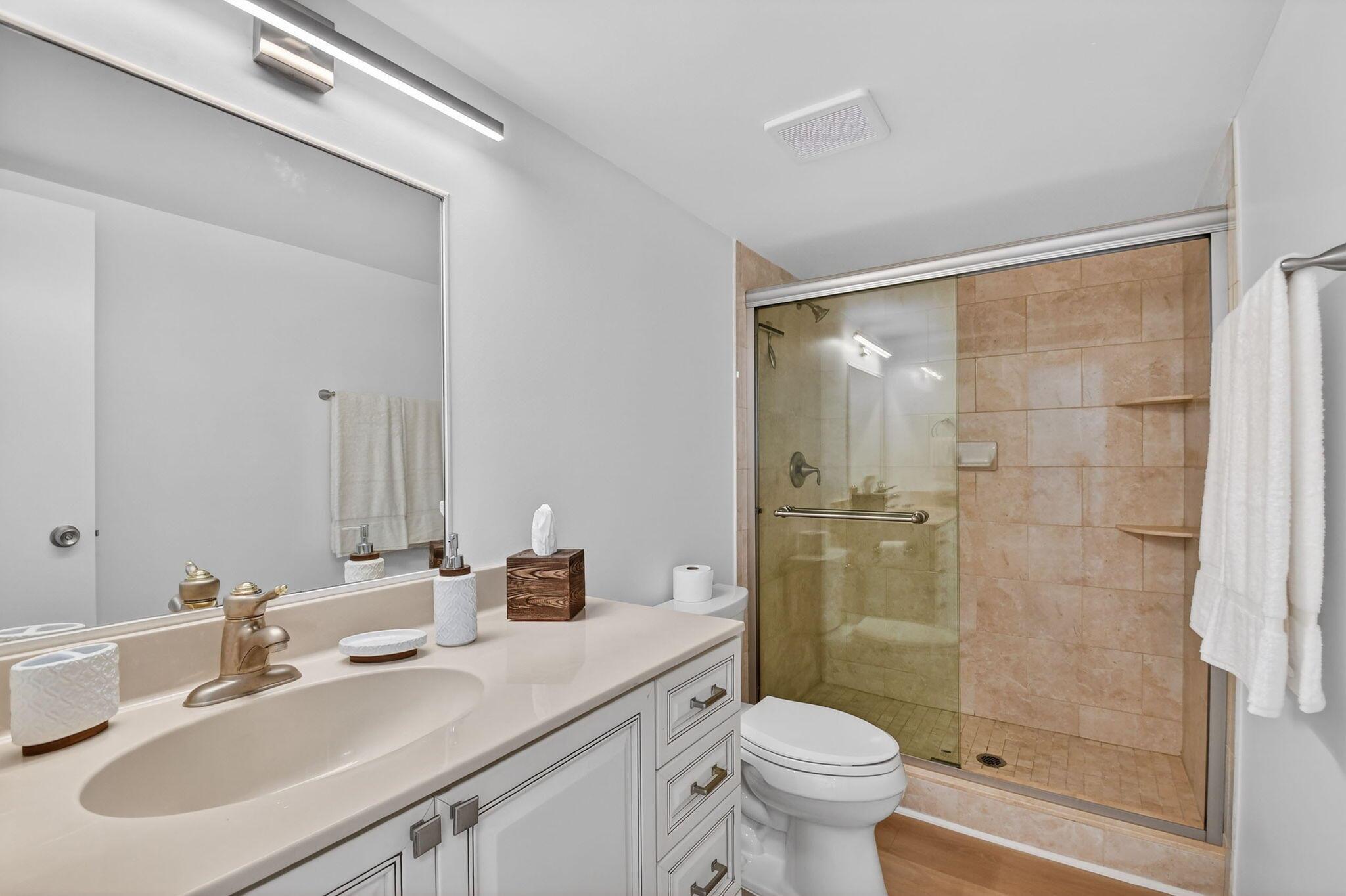 BARCLAY CONDO - Residential Lease