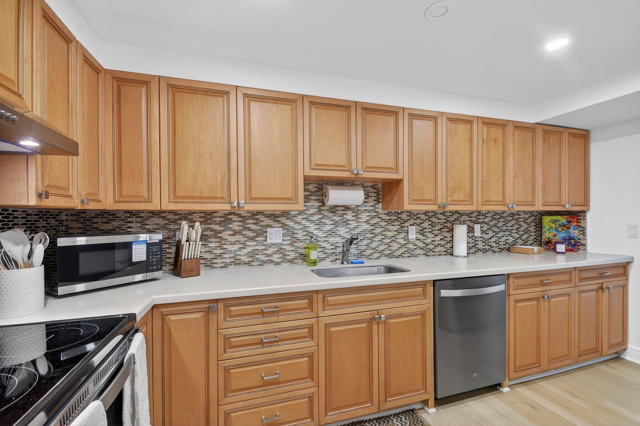 BARCLAY CONDO - Residential Lease