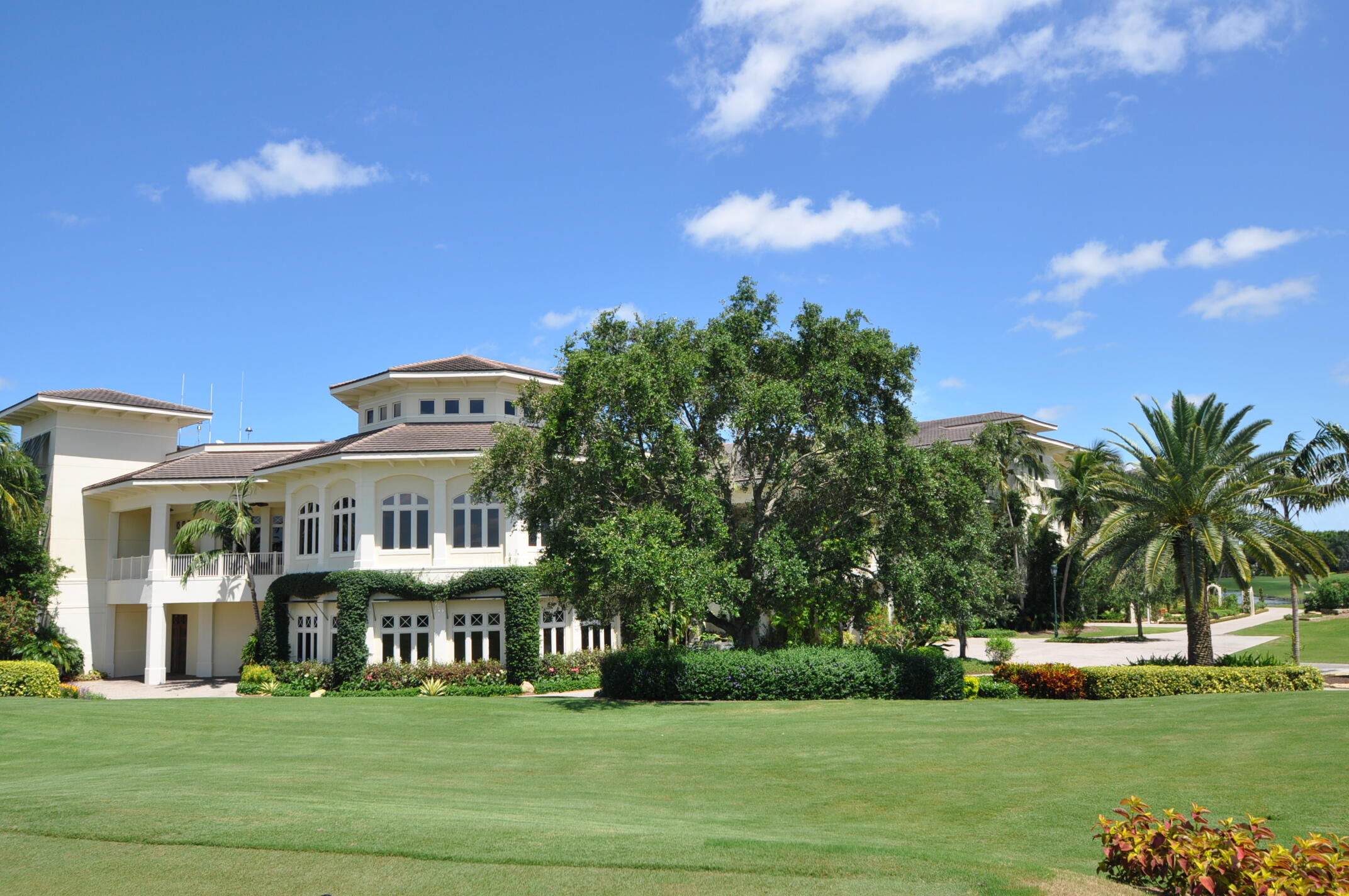 BRIARCLIFF AT WOODFIELD COUNTRY CLUB - Residential Lease